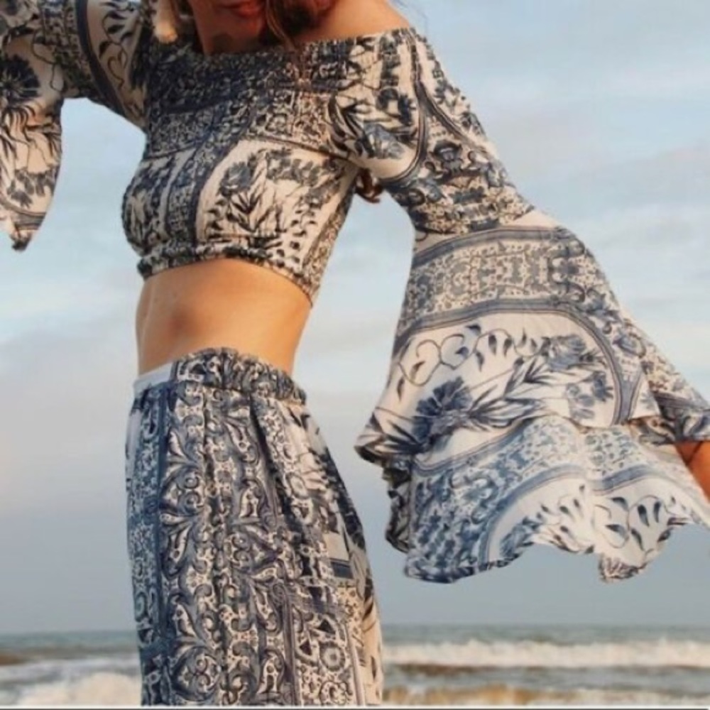 NWOT Jaase Day Dreams Malibu Smocked Crop Top & Palazzo Pants Blue Floral